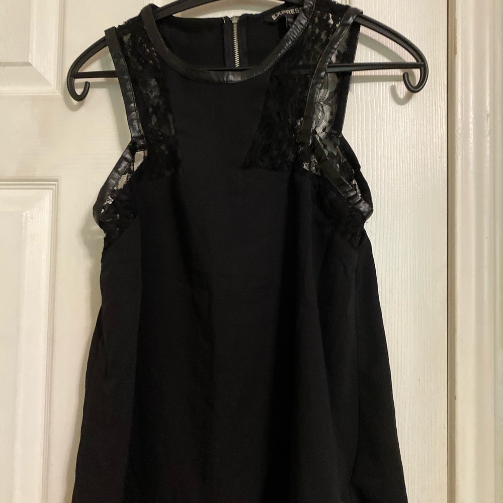 Black loose tank top